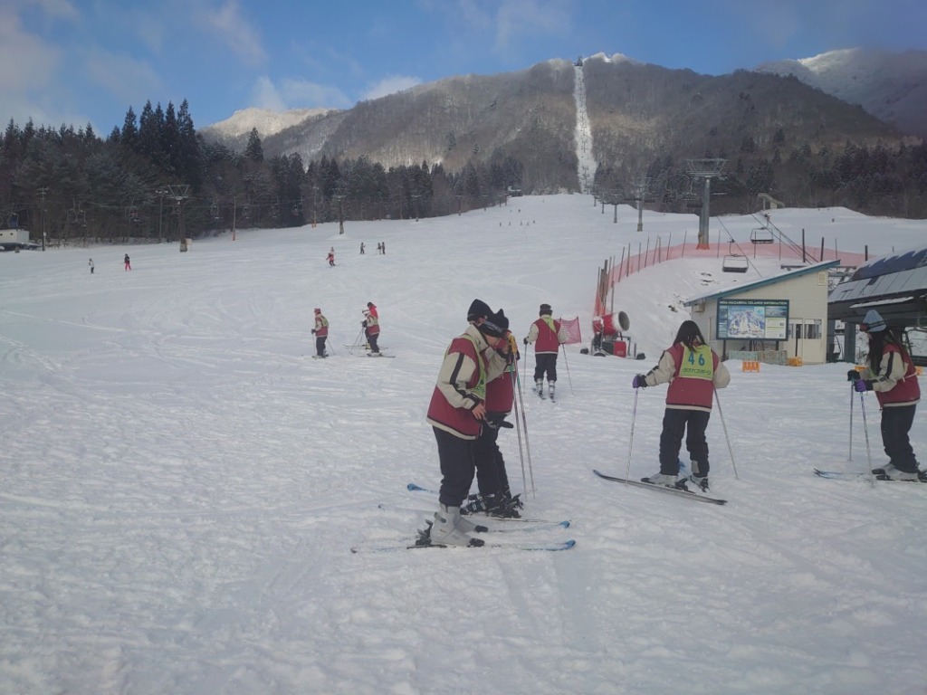 雪山になれた生徒は、リフトで飛騨の奥へ